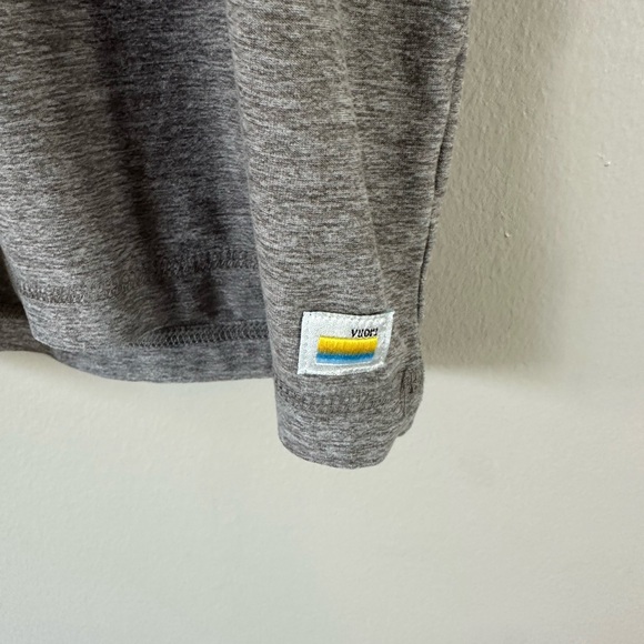 Vuori Strato Tech Short Sleeve T-Shirt in Heather Gray Size Large - Picture 3 of 10